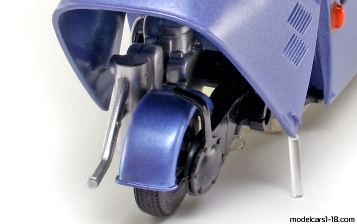 1955 - Messerschmitt KR200 Revell 1/18 (Blau) Motor