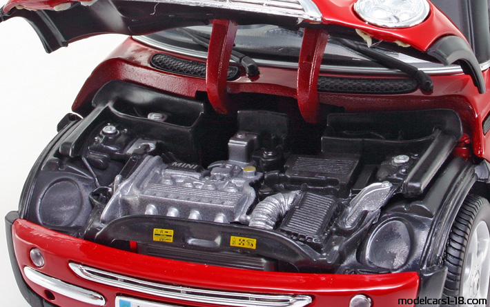 2001 - Mini Cooper Maisto 1/18 (Rot / Weiß) Motor