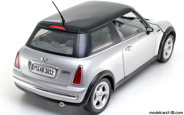 2001 - Mini Cooper Solido 1/18 (Silber / Schwarz) Hinten rechte seite