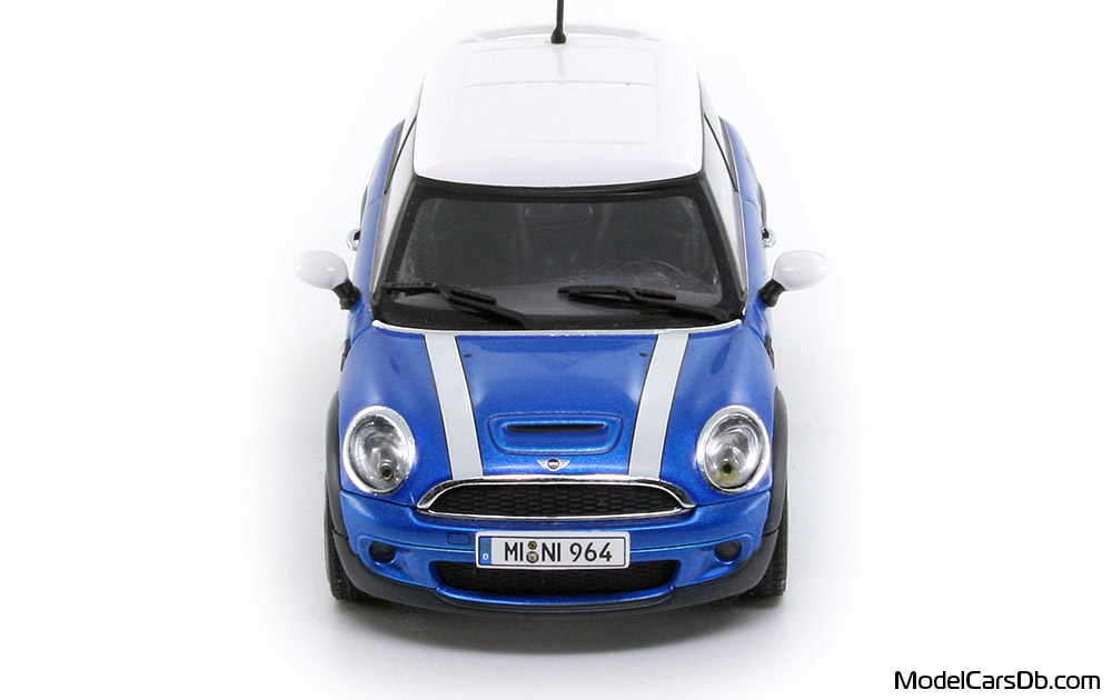 2006 - Mini Cooper S AutoArt 1/43 (Blau / Weiß) Front