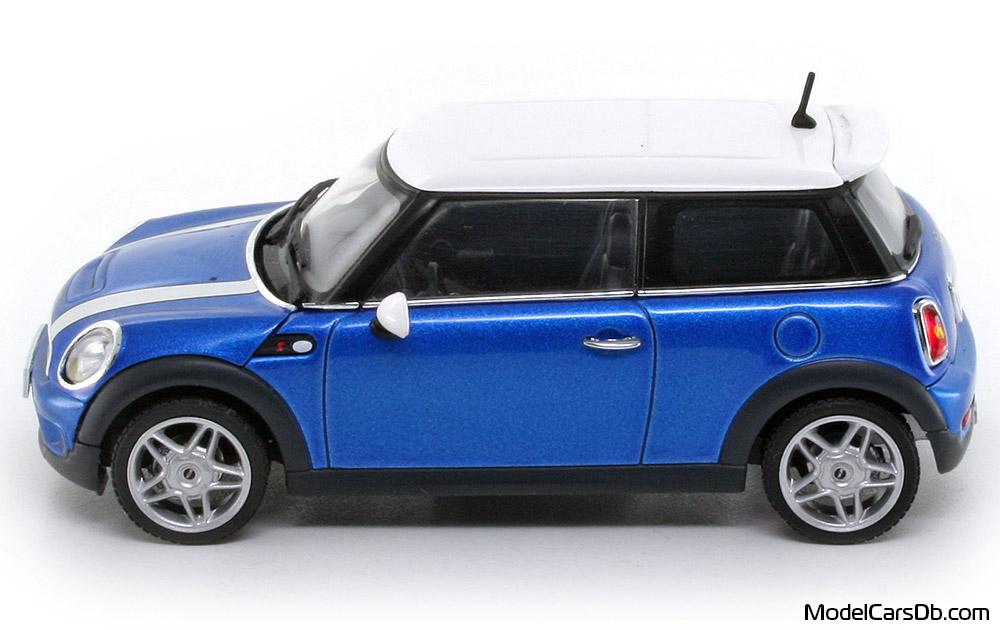 2006 - Mini Cooper S AutoArt 1/43 (Blau / Weiß) Seite