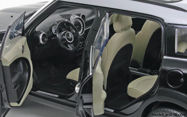 2010 - Mini Cooper S Countryman Norev 1/18 (Schwarz) Innenraum Armaturenbrett