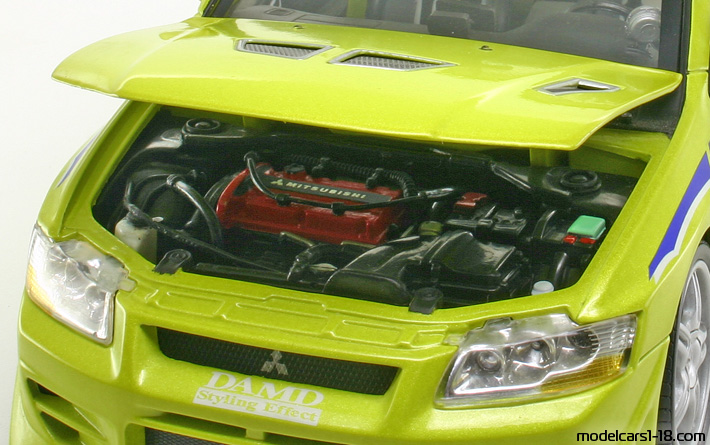 2001 - Mitsubishi Lancer EVO VII ERTL 1/18 (Gelb) Motor