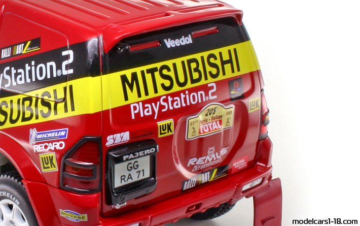 2001 - Mitsubishi Pajero Rally Solido 1/18 (Rot / Gelb) Kofferraum / Klappbare Scheinwerfer