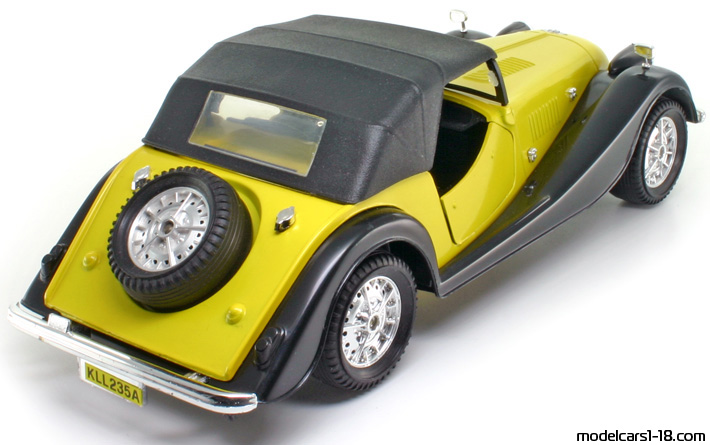 1968 - Morgan Plus 8 Polistil 1/16 (Gelb / Schwarz) Hinten rechte seite