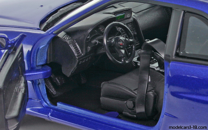 2002 - Nissan Skyline GT-R (R34) Motor Max 1/18 (Blau) Innenraum Armaturenbrett