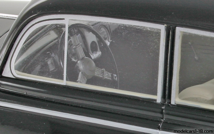 1938 - Opel Admiral BoS Models 1/18 (Schwarz) Innenraum Armaturenbrett