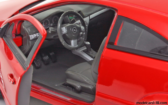 2005 - Opel Astra GTC Welly 1/18 (Rot) Innenraum Armaturenbrett