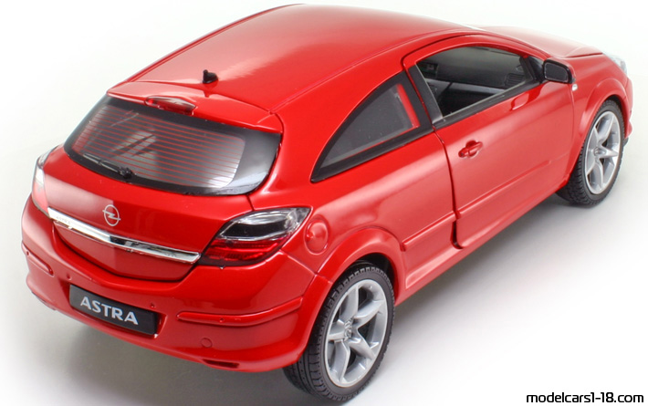2005 - Opel Astra GTC Welly 1/18 (Rot) Hinten rechte seite