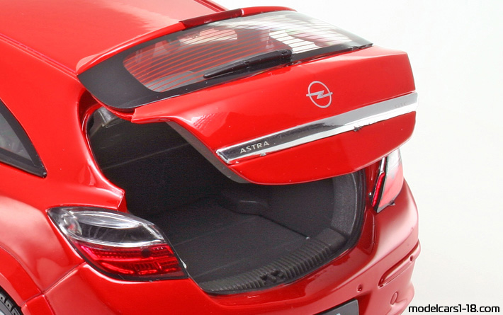 2005 - Opel Astra GTC Welly 1/18 (Rot) Kofferraum / Klappbare Scheinwerfer