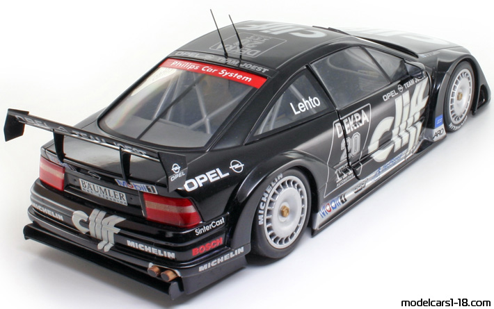 1995 - Opel Calibra V6 DTM UT 1/18 (Schwarz / Weiß) Hinten rechte seite