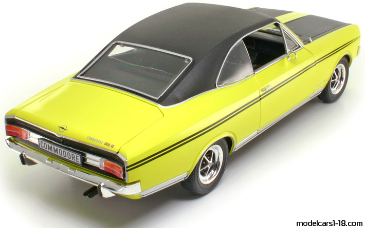 1970 - Opel Commodore GS/E Revell 1/18 (Gelb / Schwarz) Hinten rechte seite