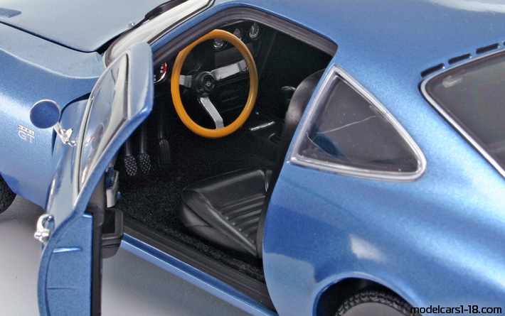 1968 - Opel GT Minichamps 1/18 (Blau) Innenraum Armaturenbrett