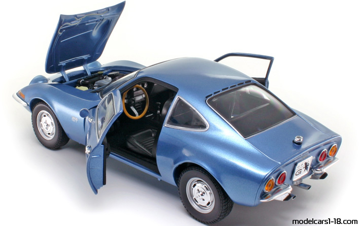 1968 - Opel GT Minichamps 1/18 (Blau) Zu öffnende Teile