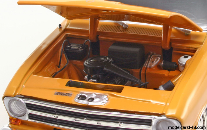 1965 - Opel Kadett LS Revell 1/18 (Orange) Motor