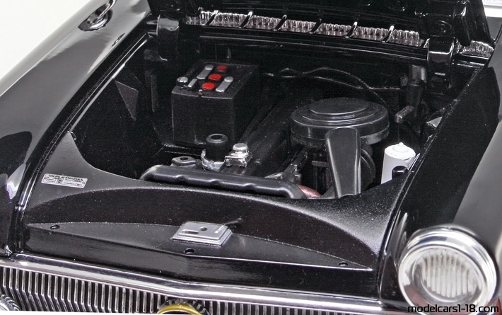 1961 - Opel Kapitan Revell 1/18 (Schwarz) Motor