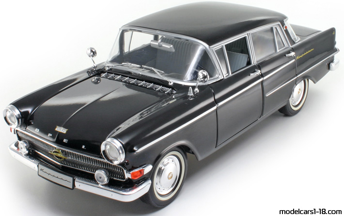 1961 - Opel Kapitan Revell 1/18 (Schwarz) Vorne linke Seite