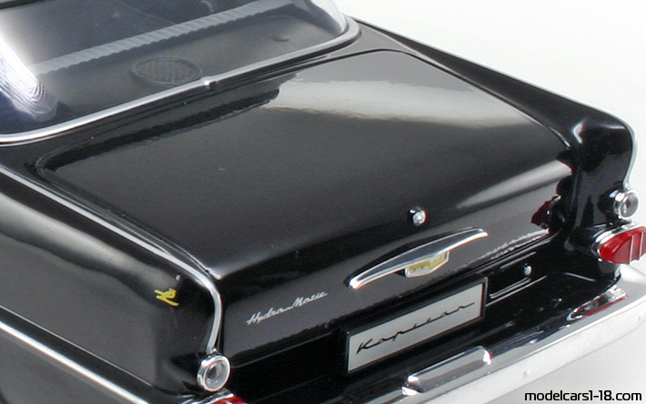 1961 - Opel Kapitan Revell 1/18 (Schwarz) Kofferraum / Klappbare Scheinwerfer