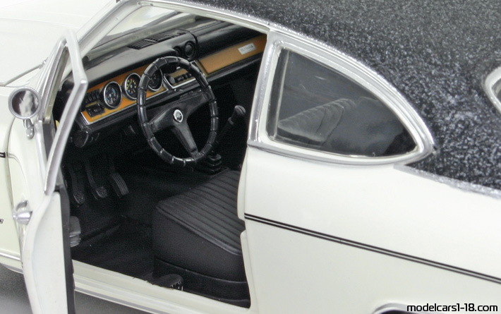 1967 - Opel Olympia Revell 1/18 (Weiß / Schwarz) Innenraum Armaturenbrett
