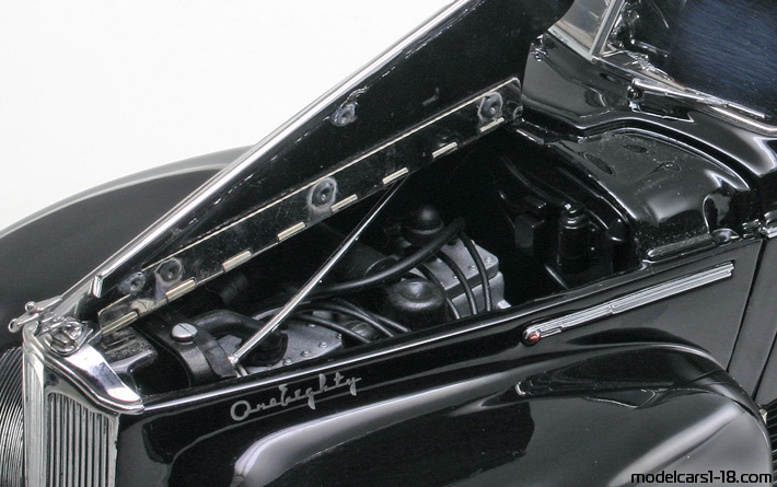 1938 - Packard 180 Signature Models 1/18 (Schwarz) Motor