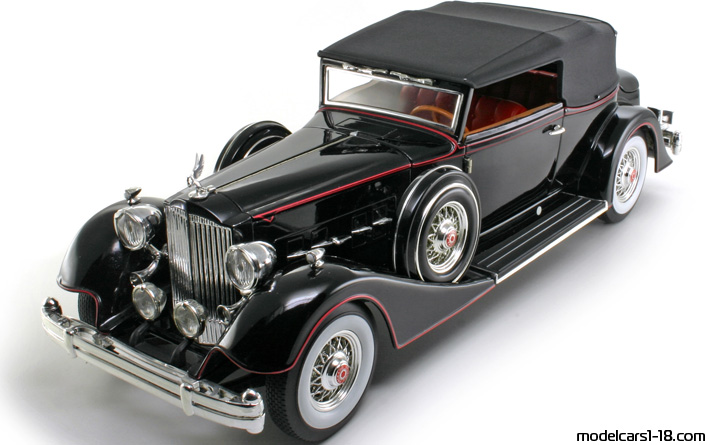 1934 - Packard Twelve Anson 1/18 (Schwarz) Vorne linke Seite