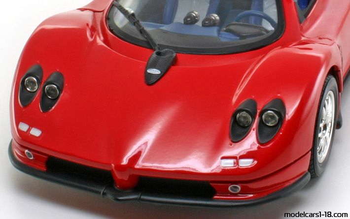 1999 - Pagani Zonda C12 Solido 1/18 (Rot) Kofferraum / Klappbare Scheinwerfer