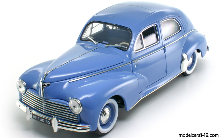 1954 - Peugeot 203 Solido 1/18 (Blau) Vorne linke Seite