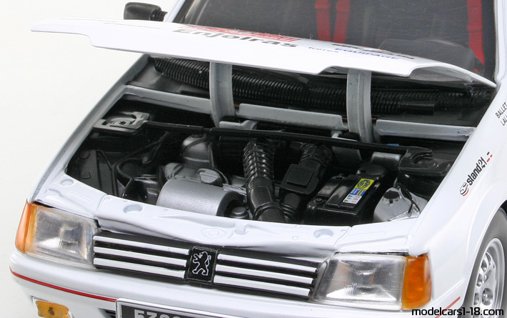 1983 - Peugeot 205 GTI Rallye Solido 1/18 (Weiß) Motor