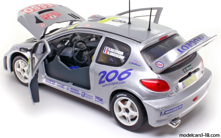 2000 - Peugeot 206 WRC Solido 1/18 (Silber) Zu öffnende Teile