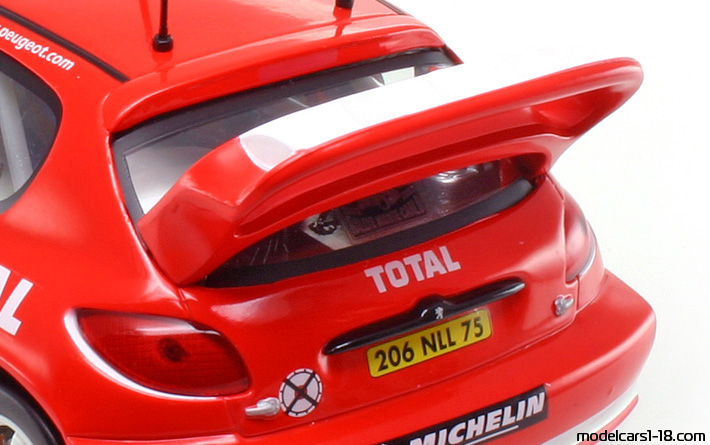2003 - Peugeot 206 WRC Solido 1/18 (Rot / Weiß) Kofferraum / Klappbare Scheinwerfer