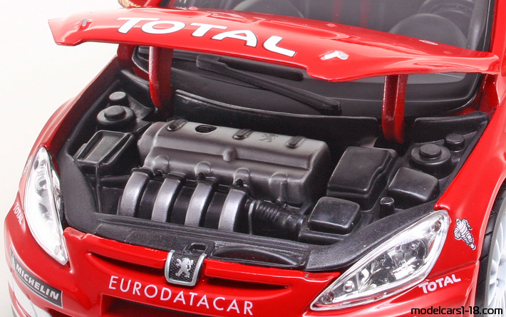 2004 - Peugeot 307 WRC Maisto 1/18 (Rot / Weiß) Motor