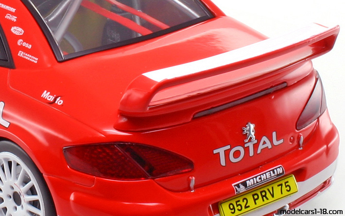 2004 - Peugeot 307 WRC Solido 1/18 (Rot / Weiß) Kofferraum / Klappbare Scheinwerfer