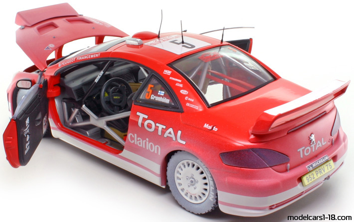 2004 - Peugeot 307 WRC Solido 1/18 (Rot / Weiß) Zu öffnende Teile