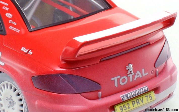 2004 - Peugeot 307 WRC Solido 1/18 (Rot / Weiß) Kofferraum / Klappbare Scheinwerfer