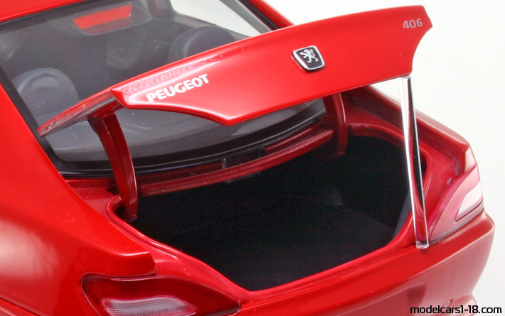 1995 - Peugeot 406 Gate 1/18 (Red) Kofferraum / Klappbare Scheinwerfer