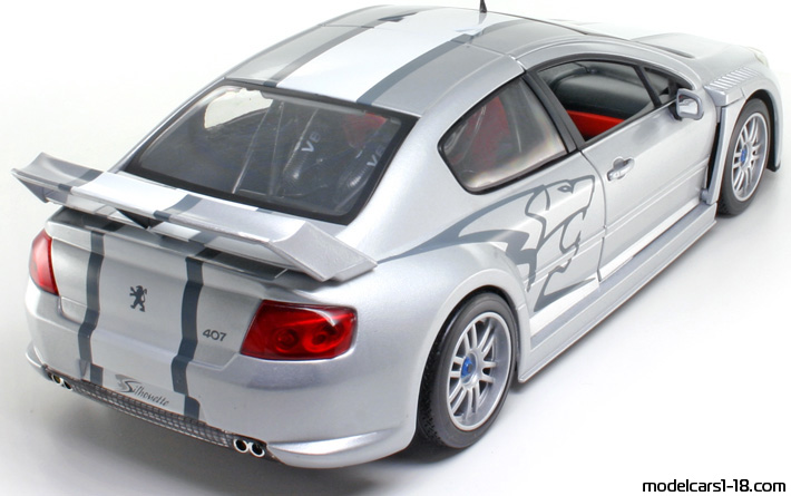2004 - Peugeot 407 Silhouette Mondo Motors 1/18 (Silber / Weiß) Hinten rechte seite