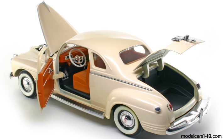 1941 - Plymouth Special Deluxe Road Signature 1/18 (Weiß) Zu öffnende Teile