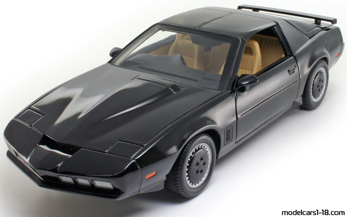 1982 - Pontiac Firebird Trans Am (Knight Rider) ERTL 1/18 (Schwarz) Vorne linke Seite
