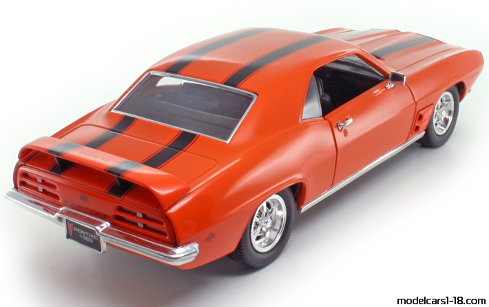 1969 - Pontiac Firebird Trans Am Road Signature 1/18 (Rot / Schwarz) Hinten rechte seite