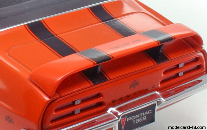 1969 - Pontiac Firebird Trans Am Road Signature 1/18 (Rot / Schwarz) Kofferraum / Klappbare Scheinwerfer