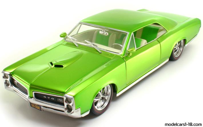 1966 - Pontiac GTO Hot Wheels 1/18 (Grün) Vorne linke Seite