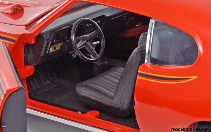 1969 - Pontiac GTO ERTL 1/18 (Rot) Innenraum Armaturenbrett