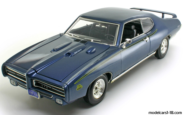1969 - Pontiac GTO Motor Max 1/18 (Blau) Vorne linke Seite