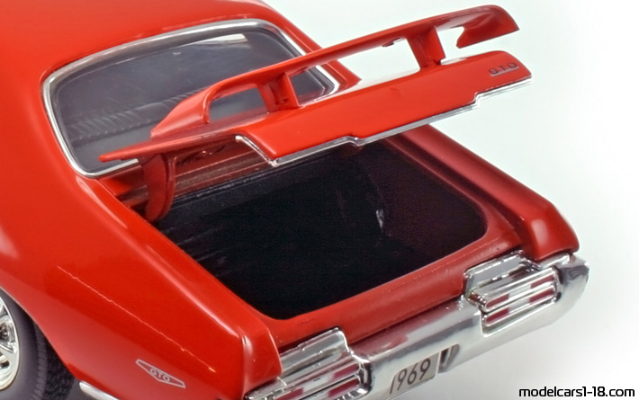 1969 - Pontiac GTO Motor Max 1/18 (Rot) Kofferraum / Klappbare Scheinwerfer