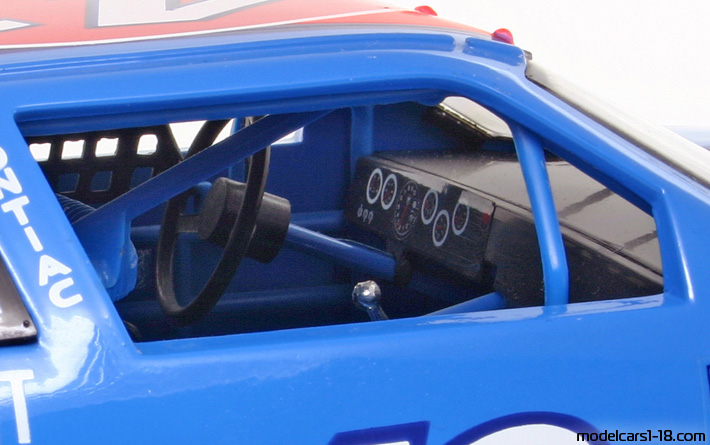 1992 - Pontiac Grand Prix ERTL 1/18 (Blau / Rot) Innenraum Armaturenbrett