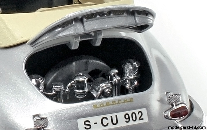 1961 - Porsche 356 B Bburago 1/18 (Silber) Motor