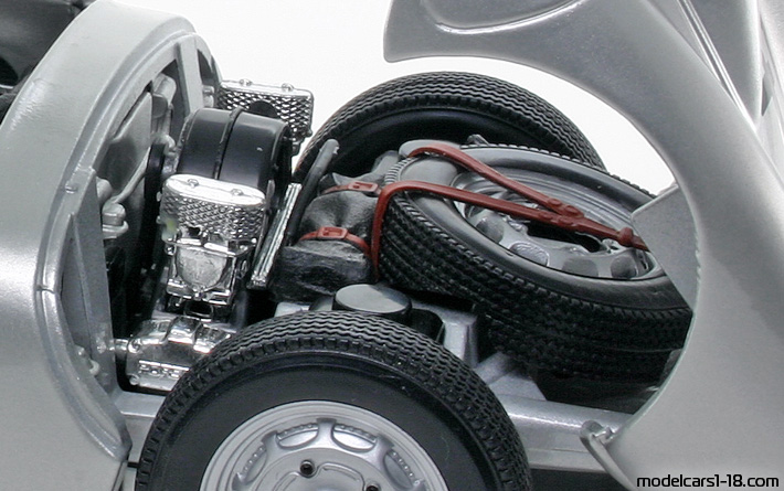 1958 - Porsche 550 A Spyder Maisto 1/18 (Silber) Motor