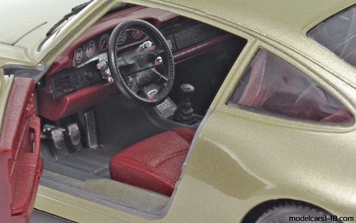 1993 - Porsche 911 Carrera (993) Bburago 1/18 (Braun) Innenraum Armaturenbrett