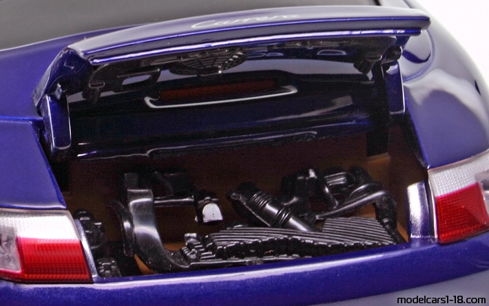 2001 - Porsche 911 Carrera (996) Gate 1/18 (Blau) Motor