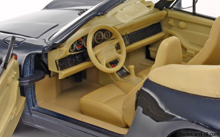 1994 - Porsche 911 Carrera Cabriolet (993) Maisto 1/18 (Blau) Innenraum Armaturenbrett
